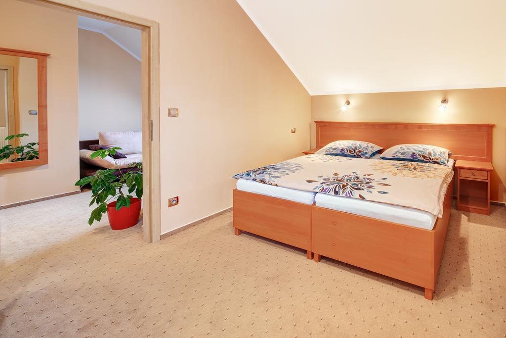 Penzion Harmonie Žlutice Kamer foto