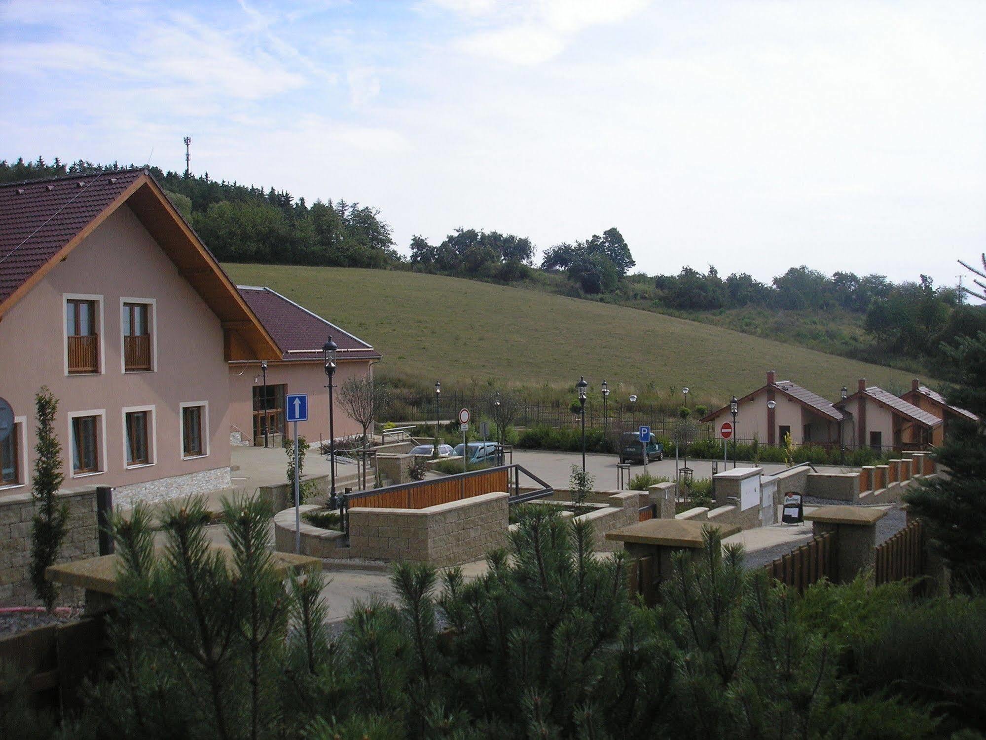 Penzion Harmonie Žlutice Buitenkant foto